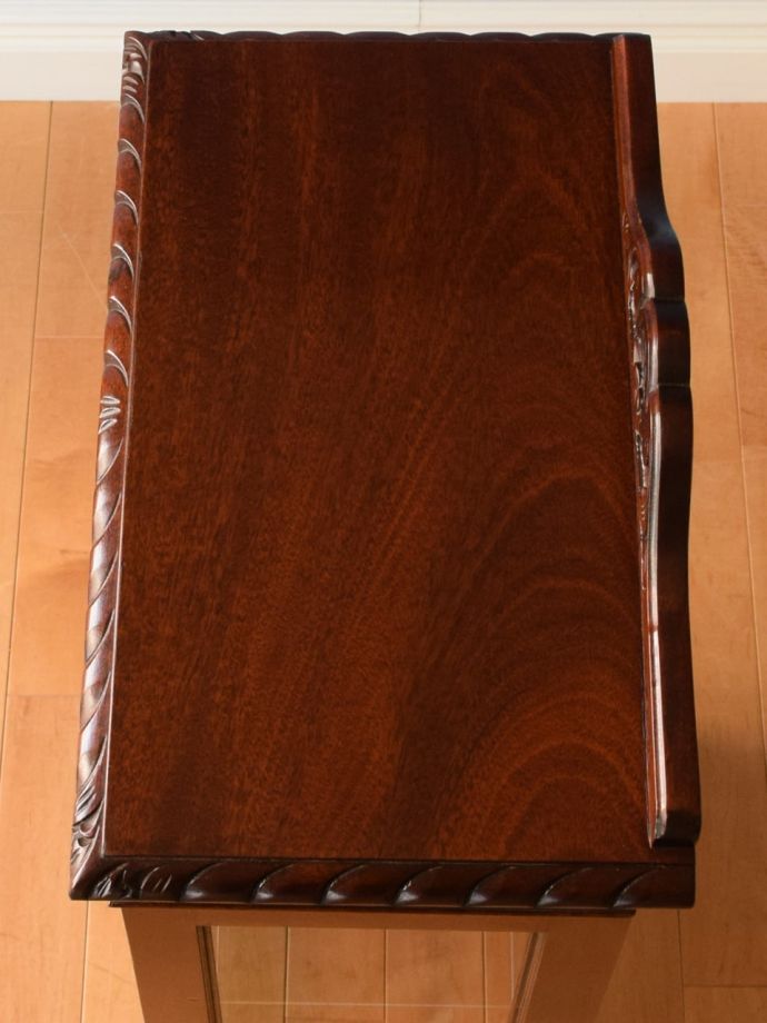 アンティークキャビネットの天板