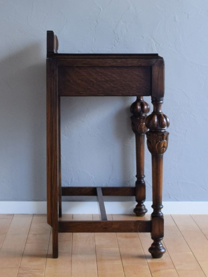 コンソールテーブルの側面