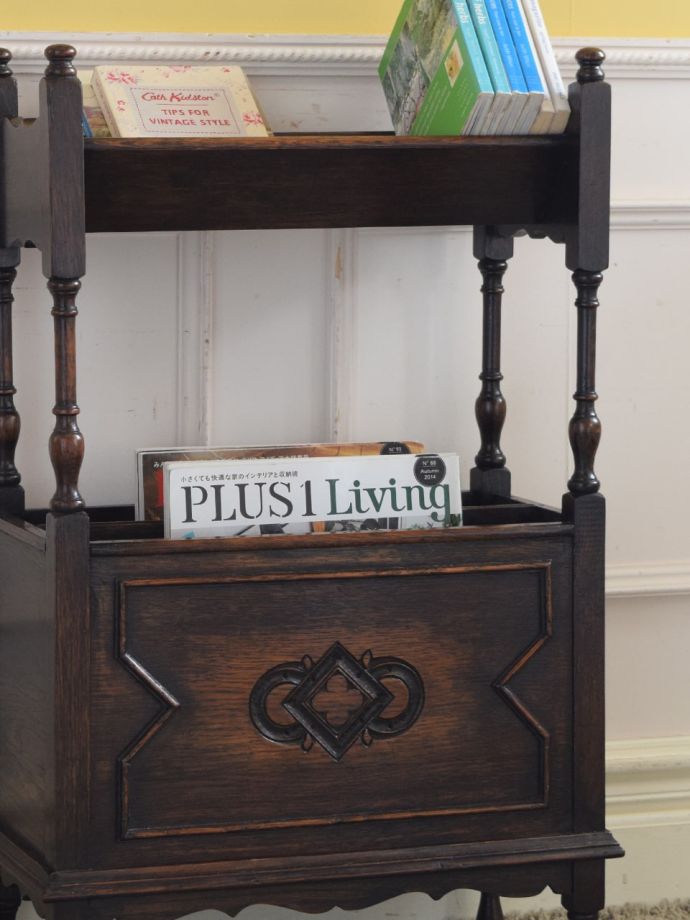 マガジンラック付きの本棚