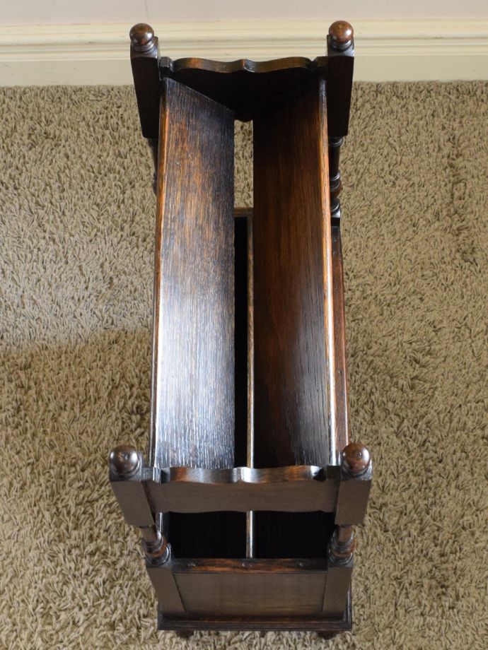 アンティークのマガジンラック