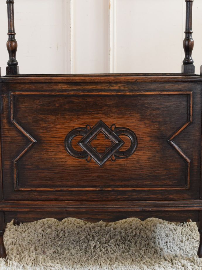 アンティーク家具の装飾