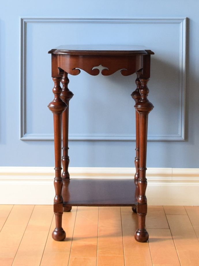 オケージョナルテーブルの側面