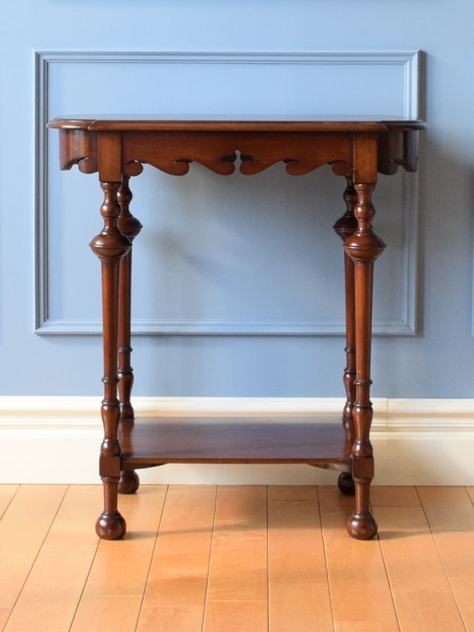 どこから見てもキレイなサイドテーブル