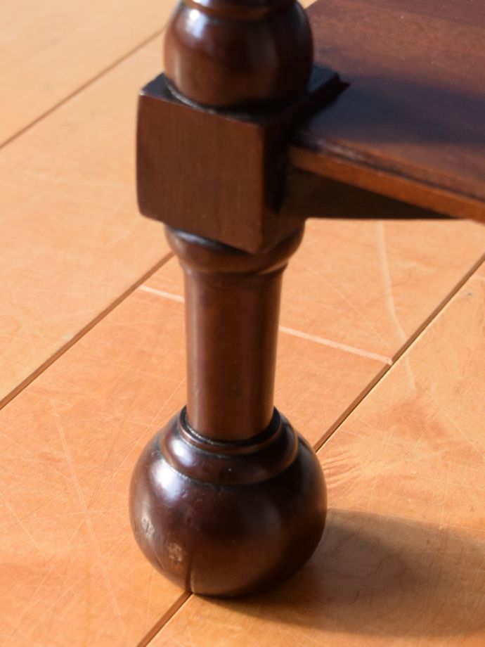 アンティークテーブルの脚