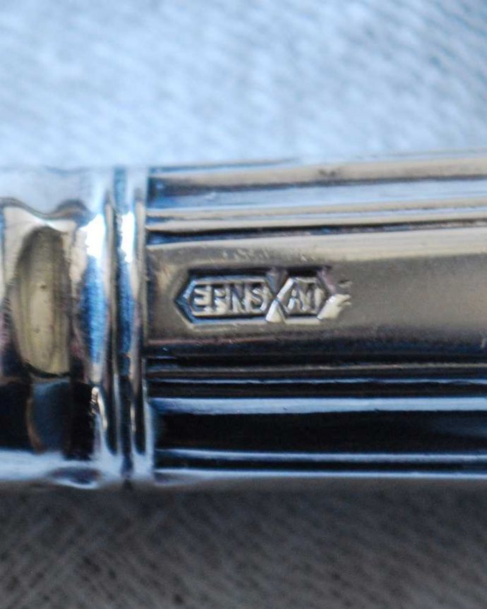 アンティーク シルバー製　アンティーク雑貨　アフタヌーンティーが優雅になる銀のケーキサーバー（アンティークシルバープレート）。裏側には品質の証ホールマークがしっかり刻み込まれています。(k-3230-z)