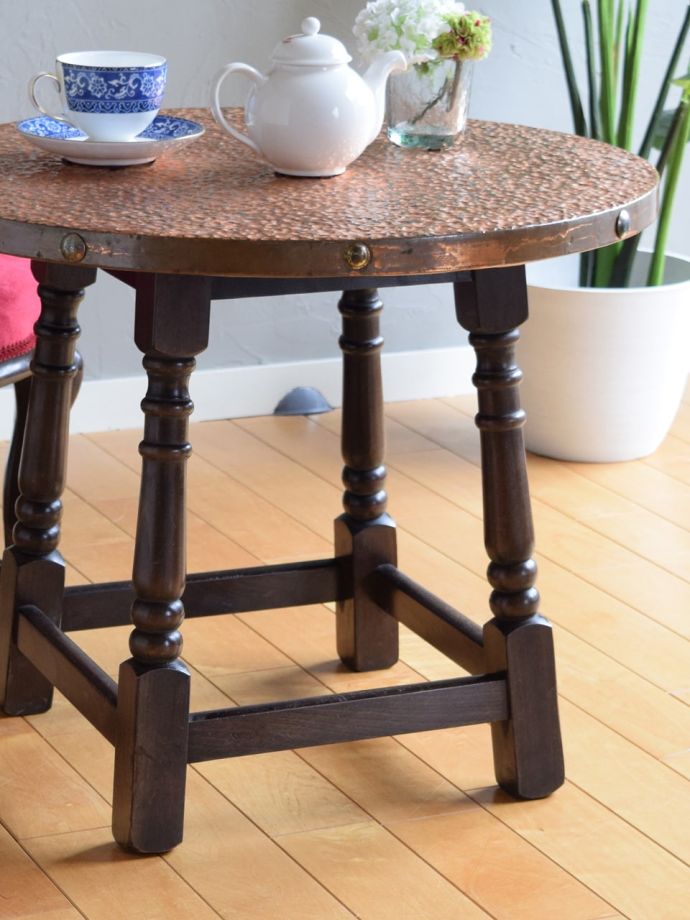 英国のアンティーク家具らしいデザイン