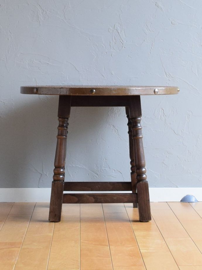 コーヒーテーブルの側面