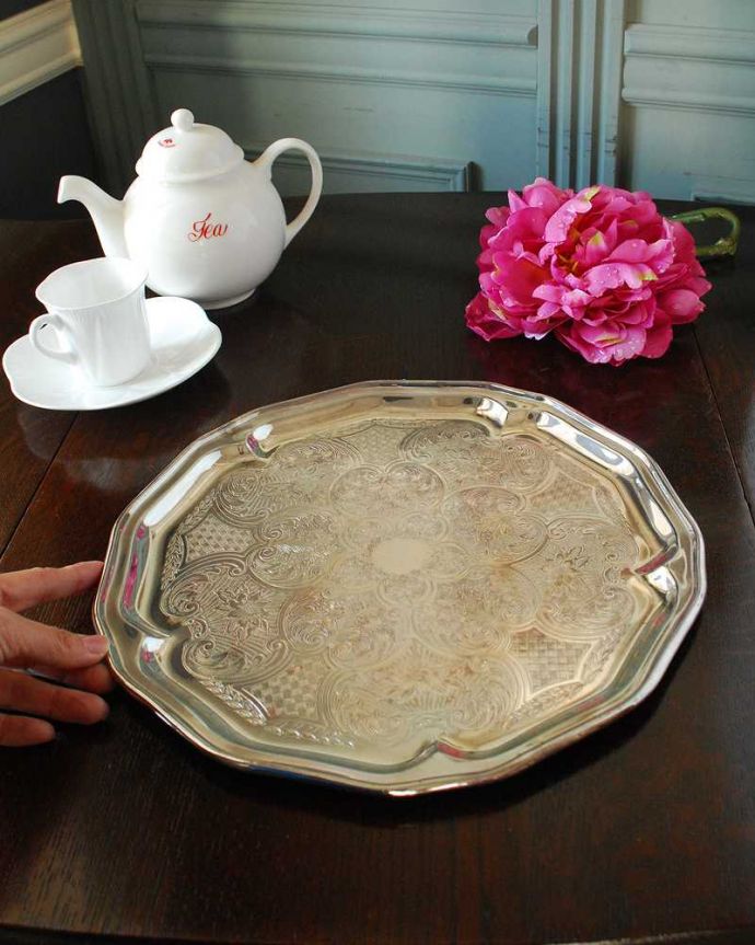 英国輸入の銀盆、優雅なアンティークシルバートレイ（シルバープレート