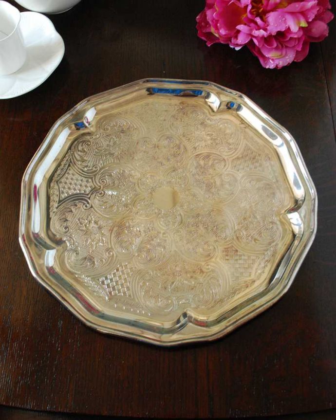 英国輸入の銀盆、優雅なアンティークシルバートレイ（シルバープレート