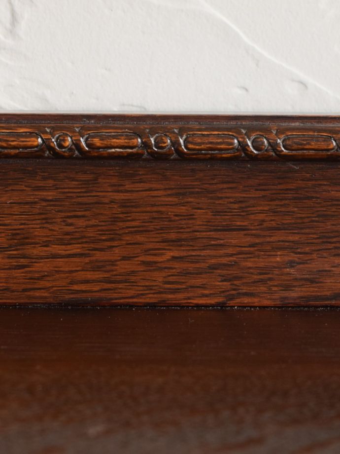 アンティークチェストの彫