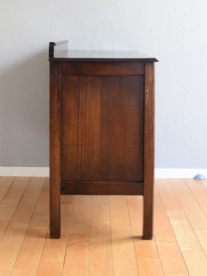 アンティークチェストの側面