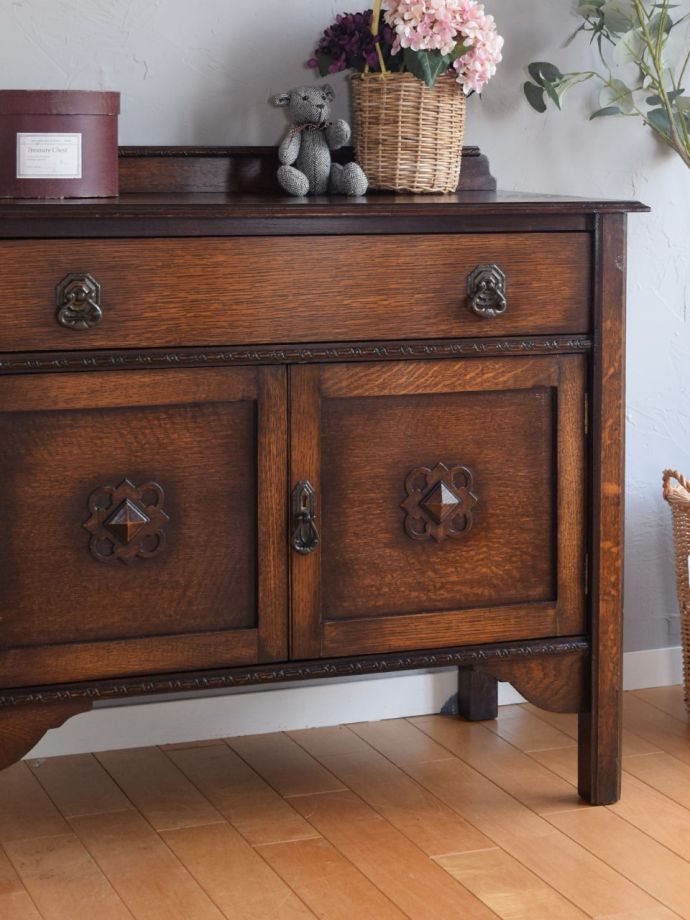 おしゃれなアンティークチェスト