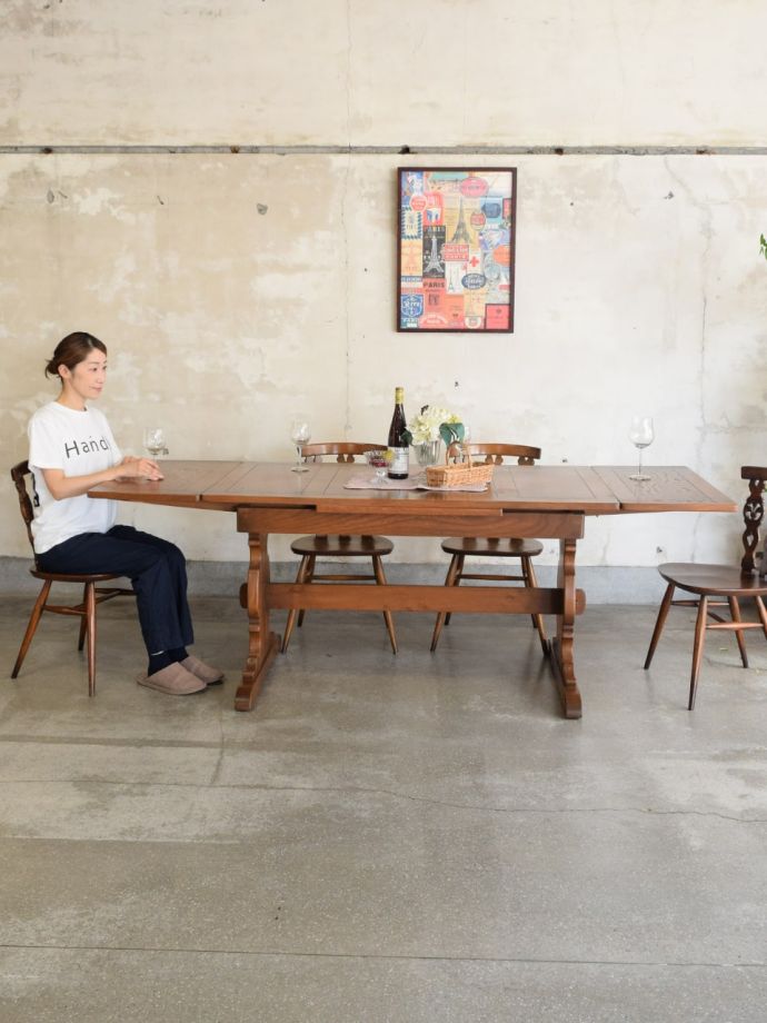 用途に合わせてサイズが変わる便利なテーブル