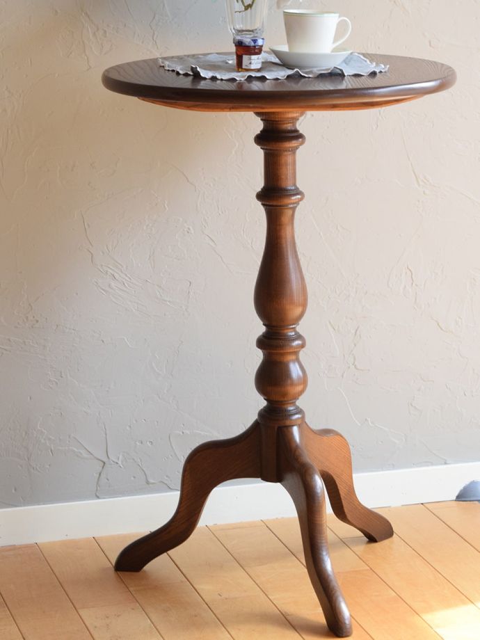 アーコール社のサイドテーブル