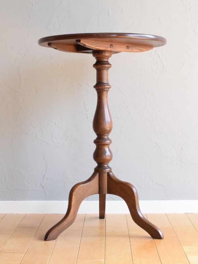 ビンテージテーブルの側面