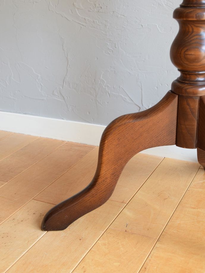 アーコールのテーブルの脚