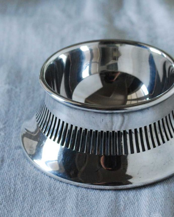 英国アンティークのシルバーのスパイスボウル