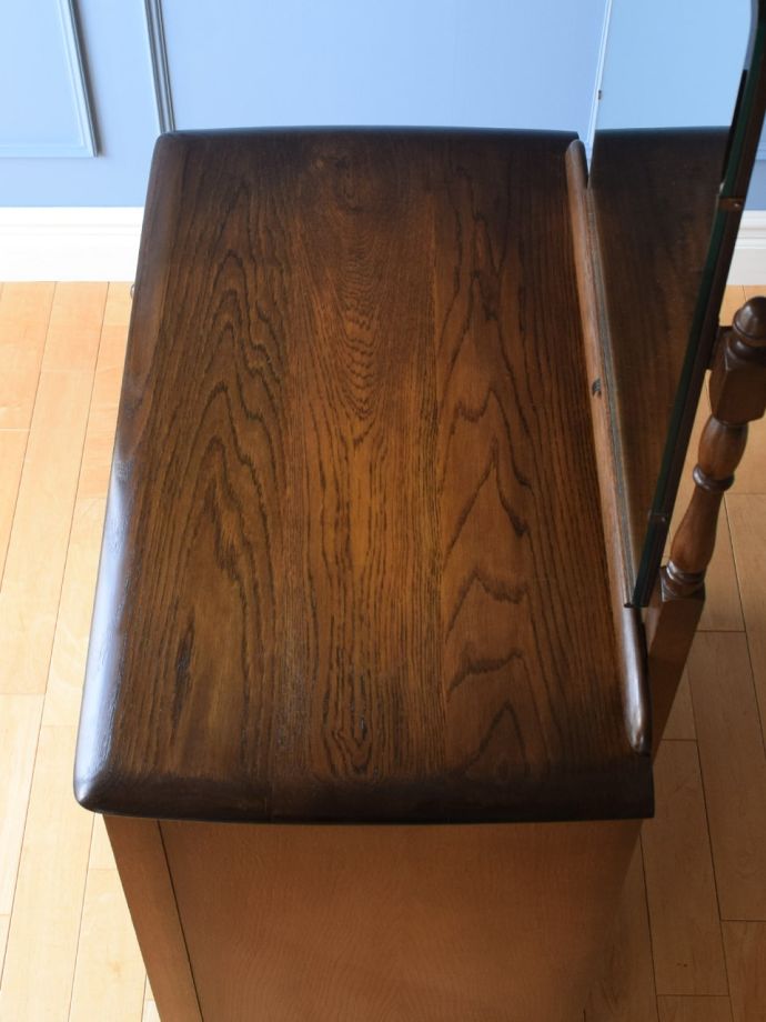 アンティークドレッサーの天板