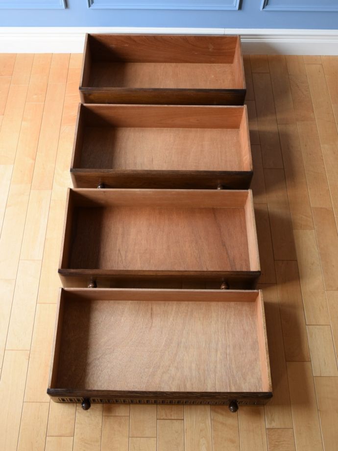 ドレッサーの引き出しの中