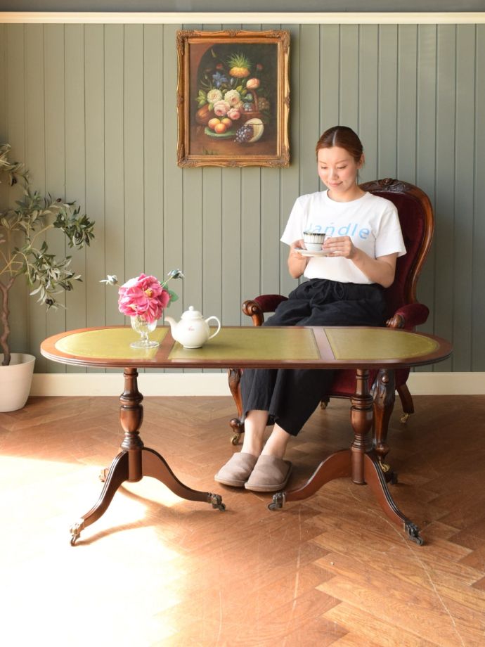アンティークのコーヒーテーブル