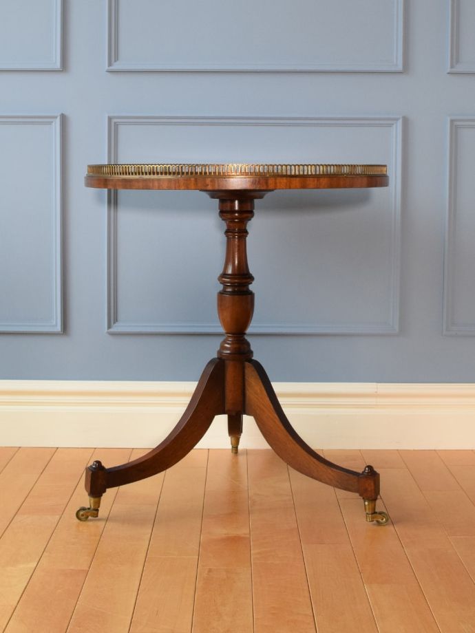 サイドテーブルの側面