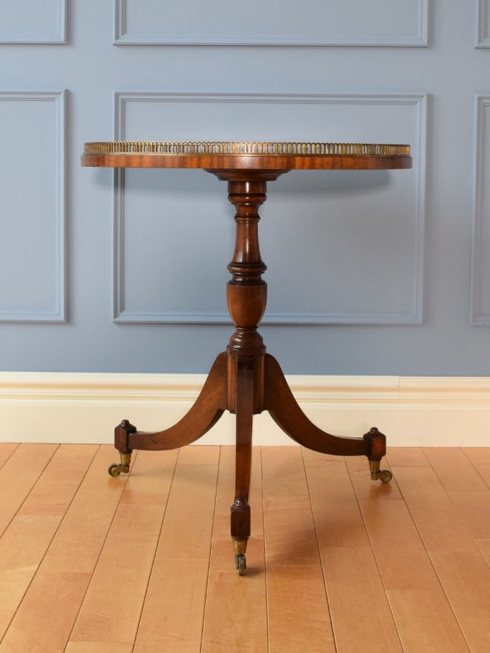 アンティーク家具の反対側