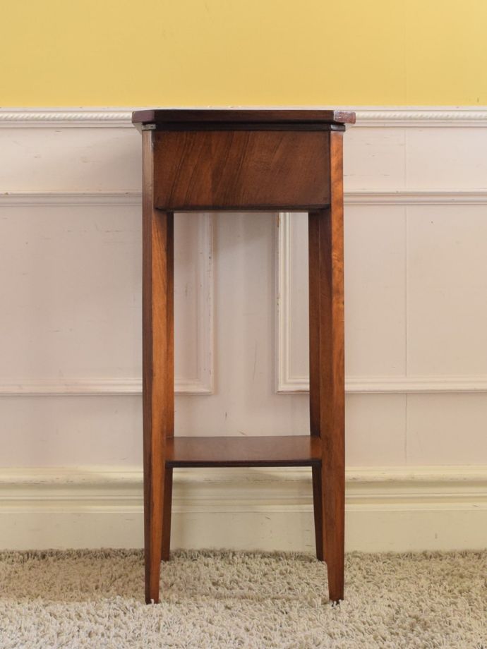 アンティーク家具の側面