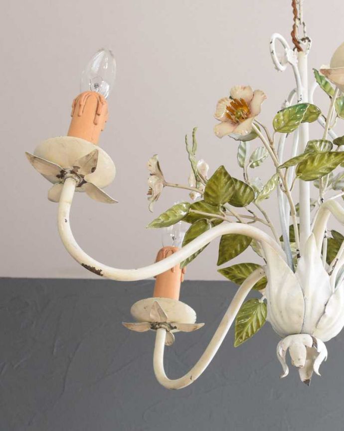 シャンデリア　照明・ライティング　花束が可愛いイギリスアンティークシャンデリア(５灯)（E17シャンデリア球付）。。(k-3245-z)