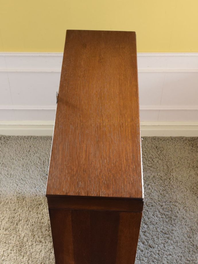 キャビネットの天板