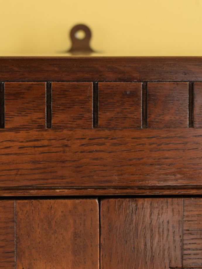 キャビネットの華やかな装飾