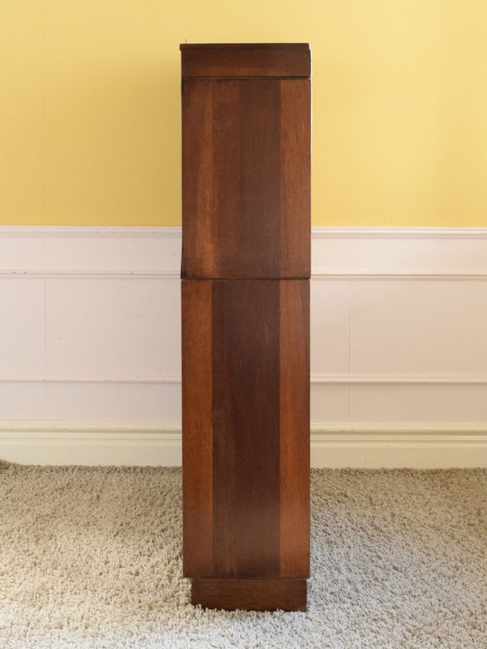 キャビネットの側面