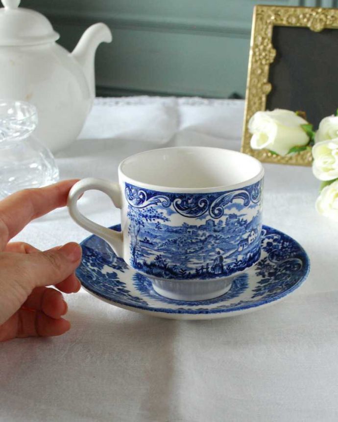 アンティーク 陶磁器の雑貨 アンティーク雑貨 イギリスで見つけたブロードハースト社(Broadhurst)のアンティークカップ&ソーサー。お茶の時間をもっと優雅に・・・眺めているだけじゃもったいないので、実用的に使って下さい。(k-3246-z)