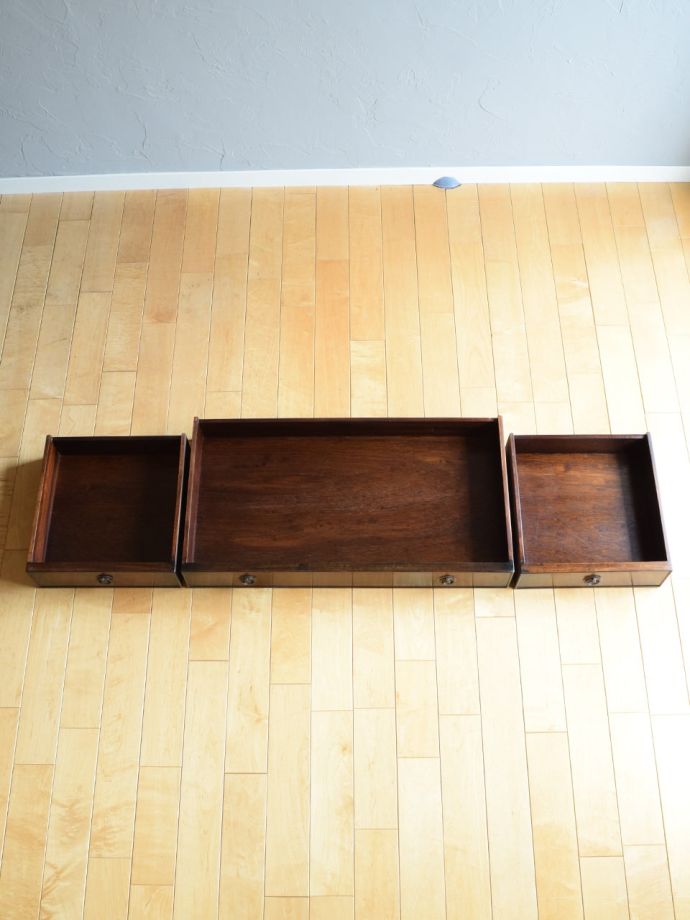 サイドボードの引き出し