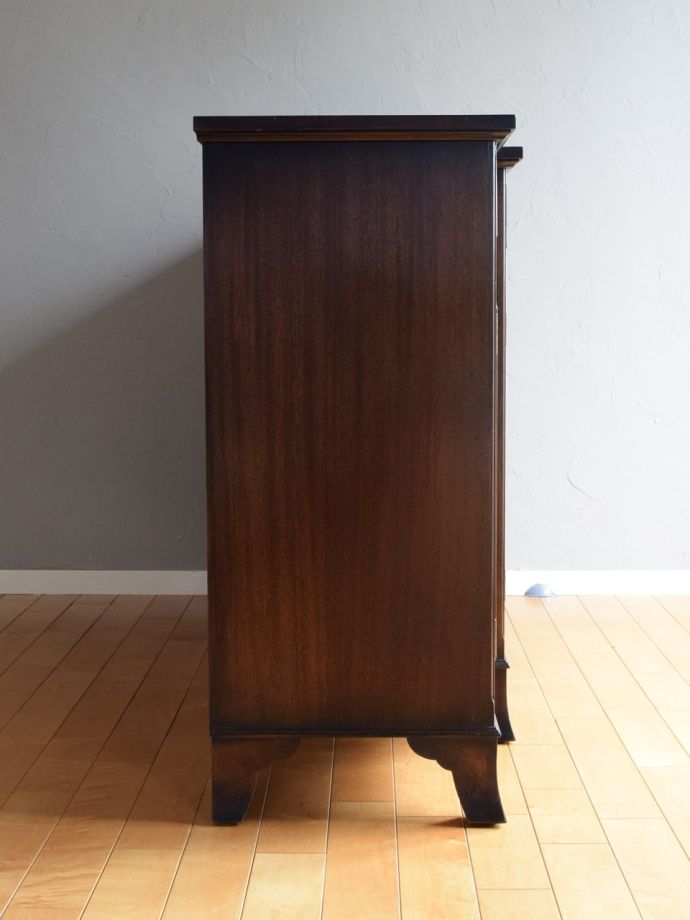 サイドボードの側面