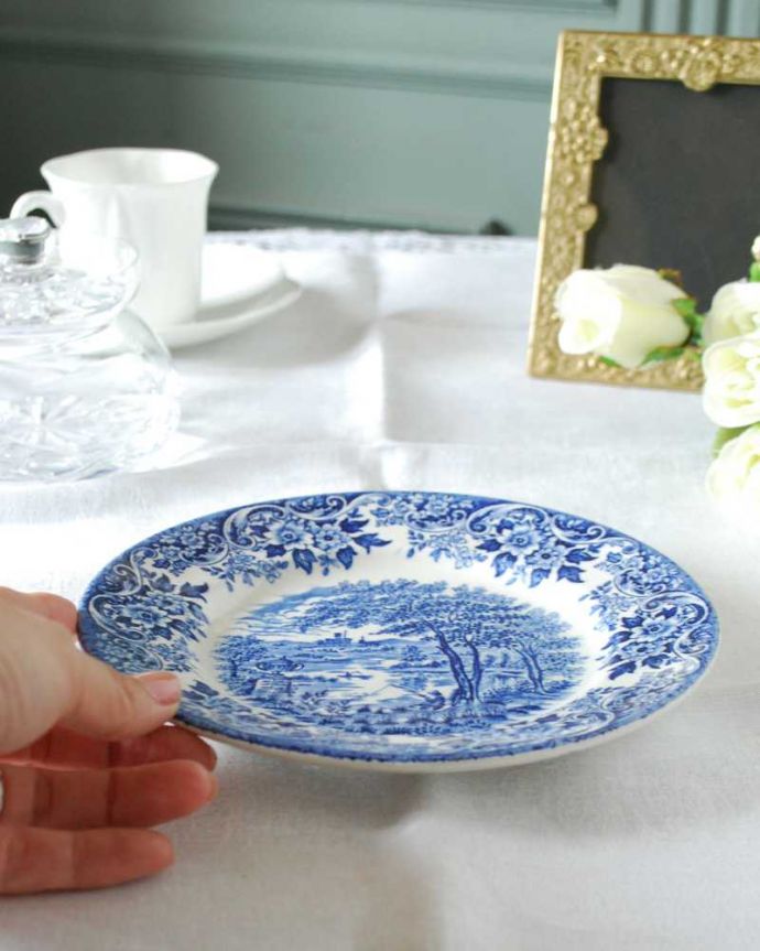 アンティーク 陶磁器の雑貨 アンティーク雑貨 IRON STONE(アイアンストーン)のイギリスで見つけた、小さなアンティークプレート。飾って使って楽しむアンティーク実用的に一番使いやすいサイズ。(k-3248-z)