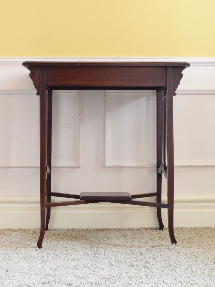 オケージョナルテーブルの側面