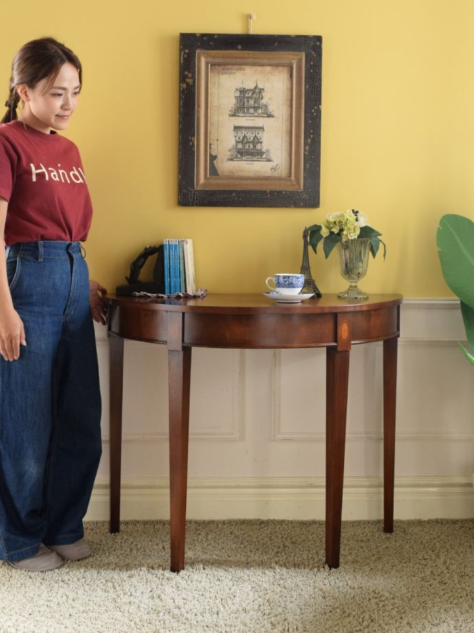 アンティークのコンソールテーブル