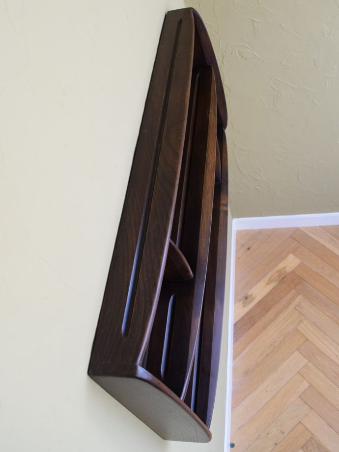 ビンテージのウォールシェルフの天板