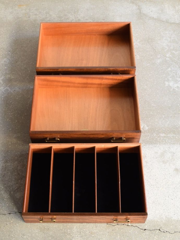 サイドボードの引き出し