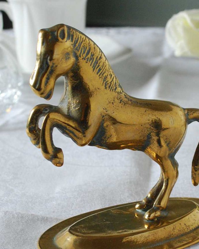 アンティーク 真鍮の雑貨 アンティーク雑貨 イギリスから到着した真鍮製のアンティーク雑貨、馬のオブジェ(ホース)。落ち着いた輝きが大人の雰囲気真鍮製なので、使っていくごとに味わい深い色合いに変化していきます。(k-3262-z)