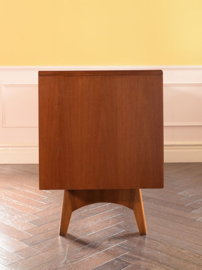 G-planのサイドボードの側面