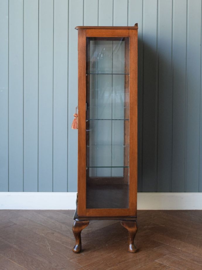 キャビネットの側面