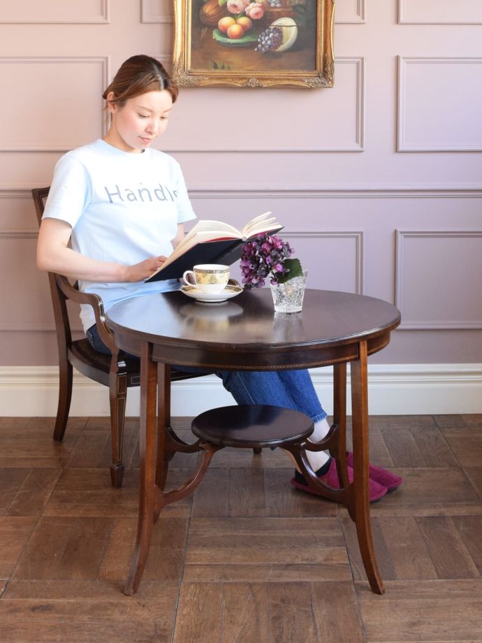 アンティークのオケージョナルテーブル