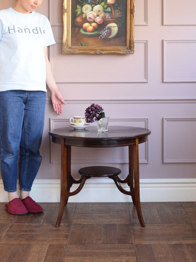 アンティークのサイドテーブル