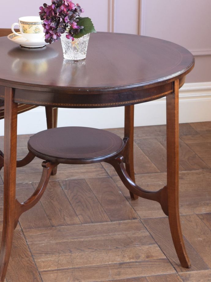 英国のアンティーク家具らしいデザイン