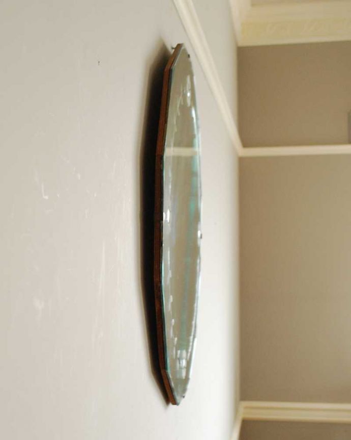 アンティーク ミラー（鏡）　アンティーク雑貨　お花のデザインに癒される、キラキラ輝くアンティークのカッティングミラー。厚みが違いますアンティークなので多少のキズ・汚れがある場合がありますがキレイなものを買い付けてきました。(k-3268-z)