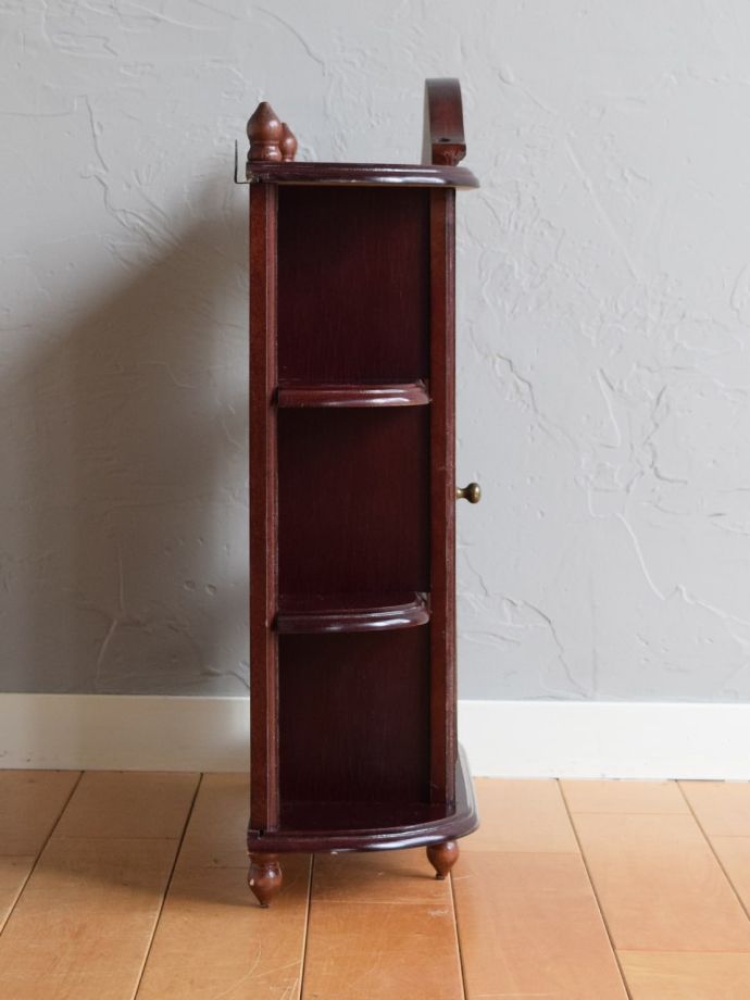 アンティークキャビネットの側面