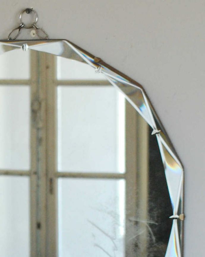 アンティーク ミラー（鏡）　アンティーク雑貨　キラキラ輝くイギリスのアンティークカッティングミラー。アンティークでしか手に入らないキラキラ感キラッと輝く美しい面取りがデザインになっているアンティークのミラー。(k-3271-z)