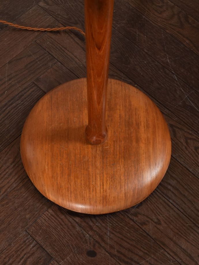 フロアランプの土台