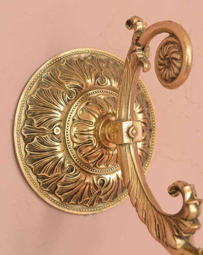 壁付けブラケット　照明・ライティング　真鍮製のアンティークウォールランプ（Ｅ17シャンデリア球付）。。(k-3274-z)
